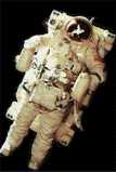 космонавт серебров испытывает космический мотоцикл